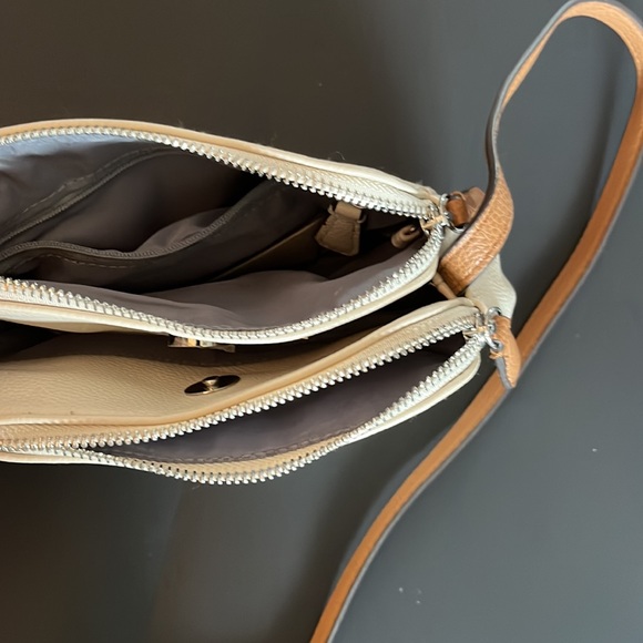 Kenneth Cole Crossbody Bag - Picture 6 of 9